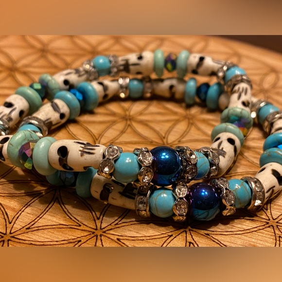 Handmade, carved bone skulls & turquoise, sacred geometry matching bracelet set - Picture 4 of 5